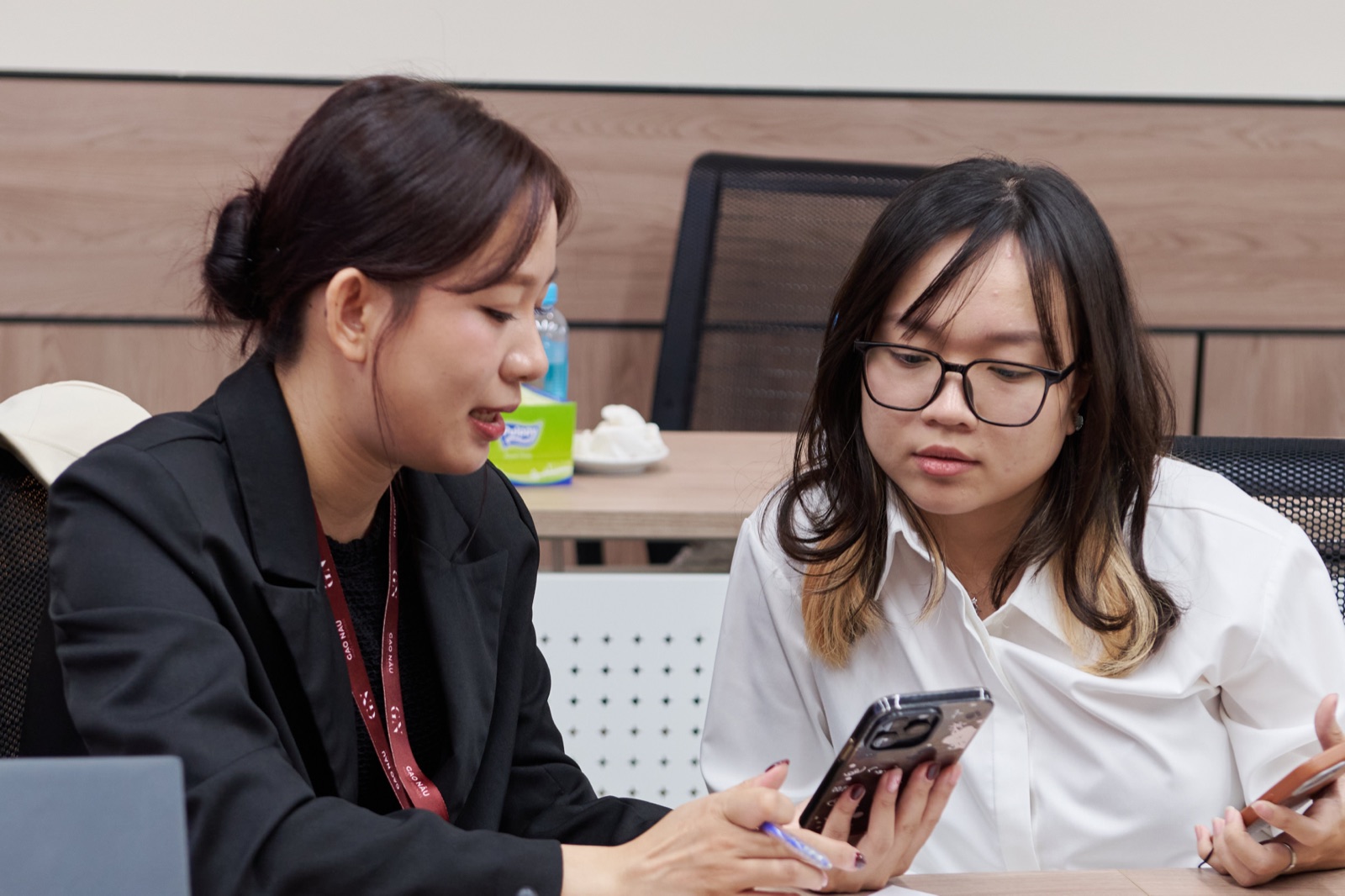 Phong thái chuyên nghiệp cho nhân viên: 5 yếu tố ngoài KPI mà C-suite Việt đang đầu tư 2026